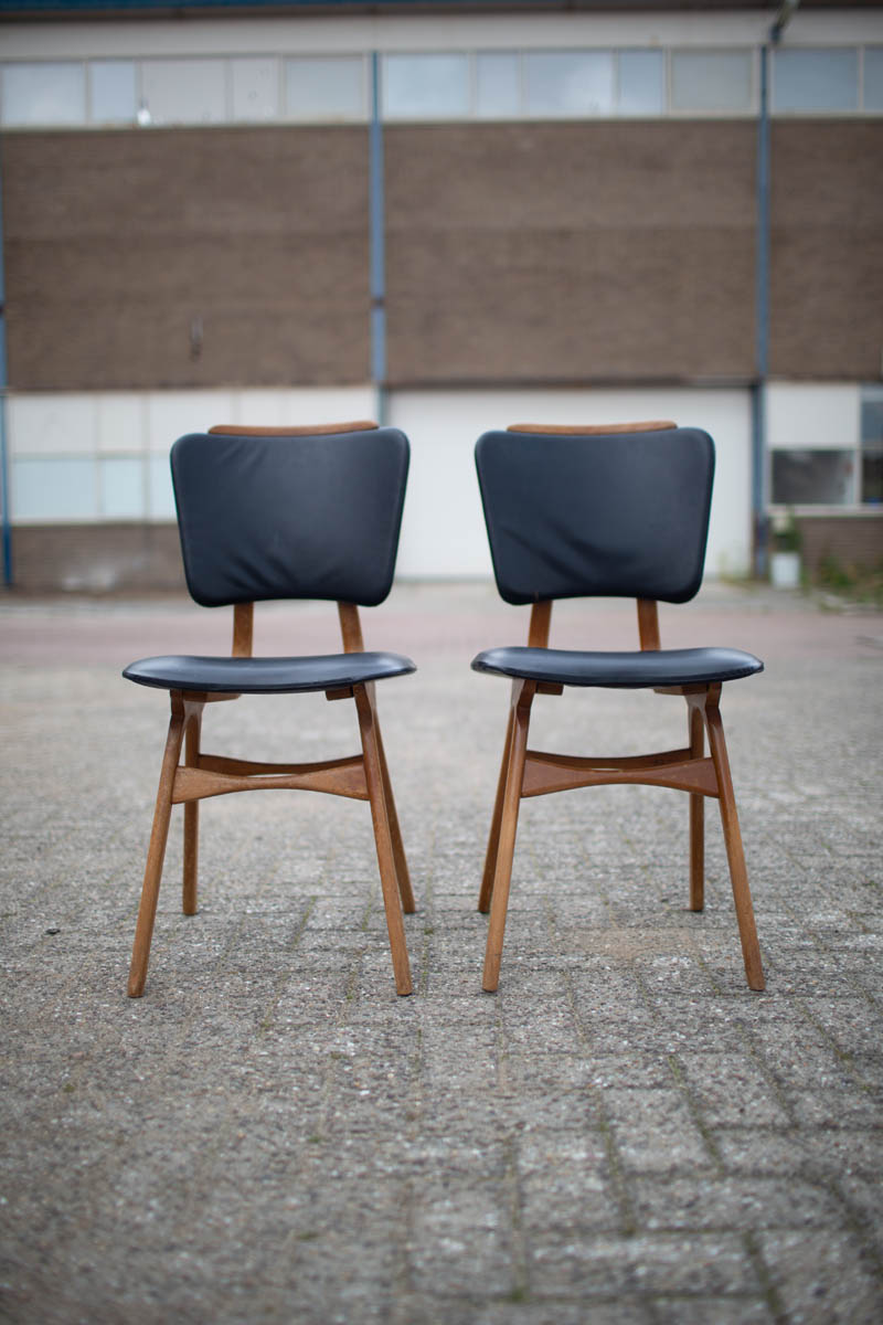 speling tentoonstelling Smaak Zwarte teakhouten stoelen uit de jaren 60 in Pastoe - Refound